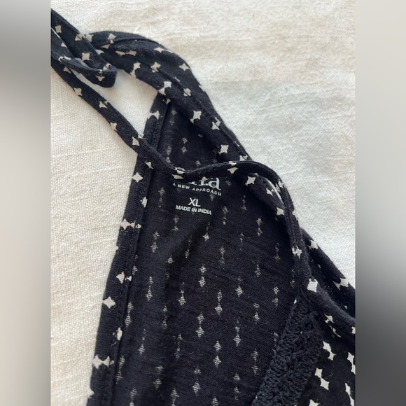 Cute Halter Top Tank Top Black and White Patterned Women’s Top Size XL - Picture 4 of 4